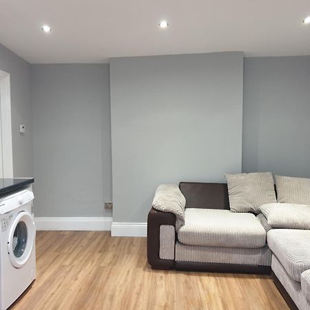 Lovely 1 Bedroom Flat High Barnet 3 Mins Away Екстер'єр фото