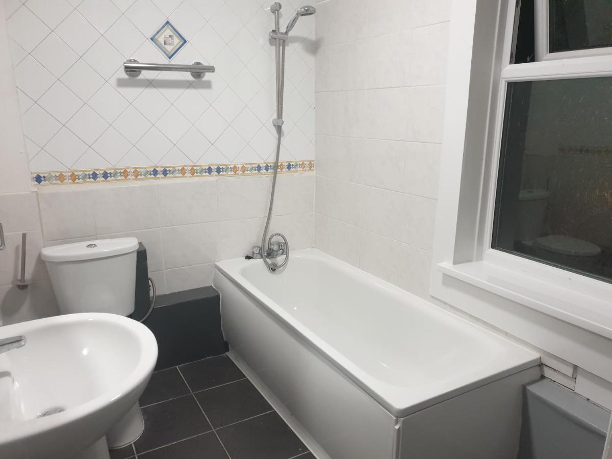 Lovely 1 Bedroom Flat High Barnet 3 Mins Away Екстер'єр фото