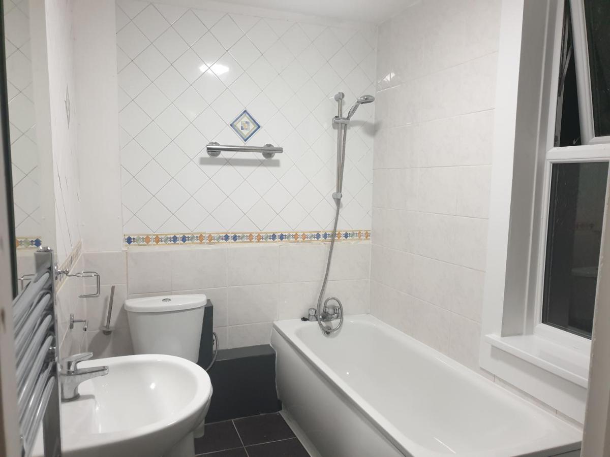 Lovely 1 Bedroom Flat High Barnet 3 Mins Away Екстер'єр фото